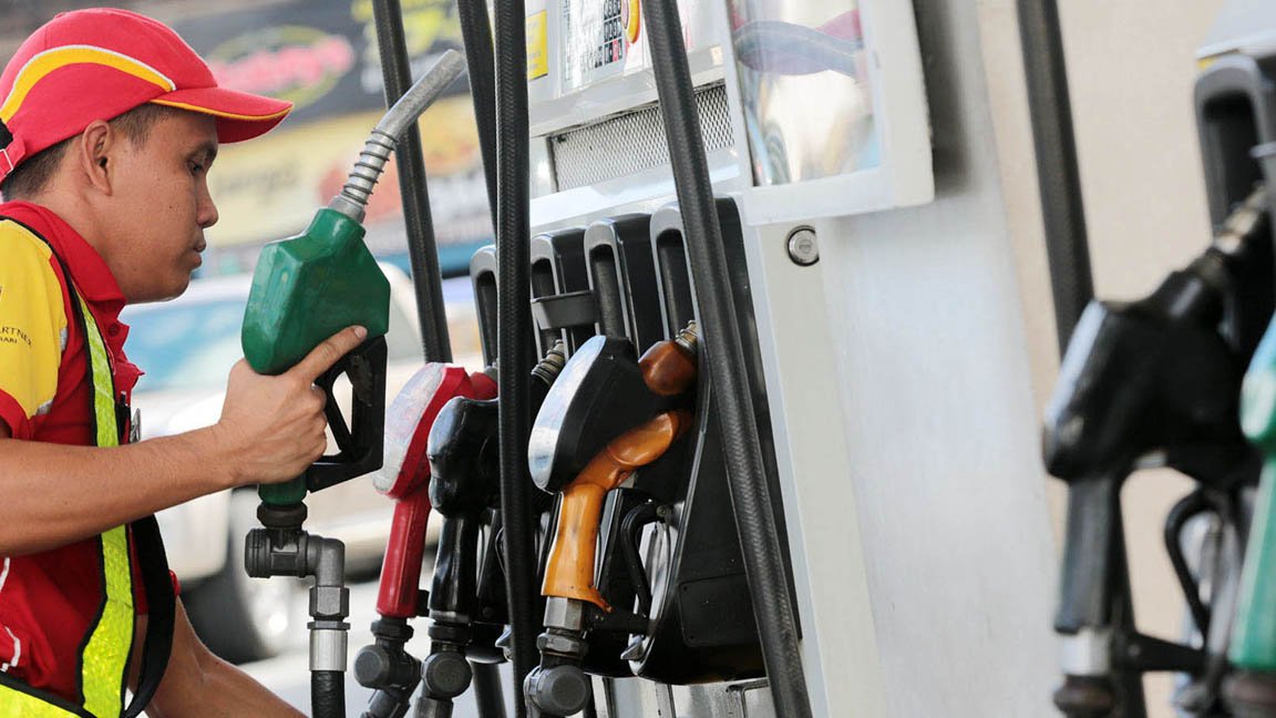 Higit dalawang pisong oil price rollback, ipapatupad bukas!