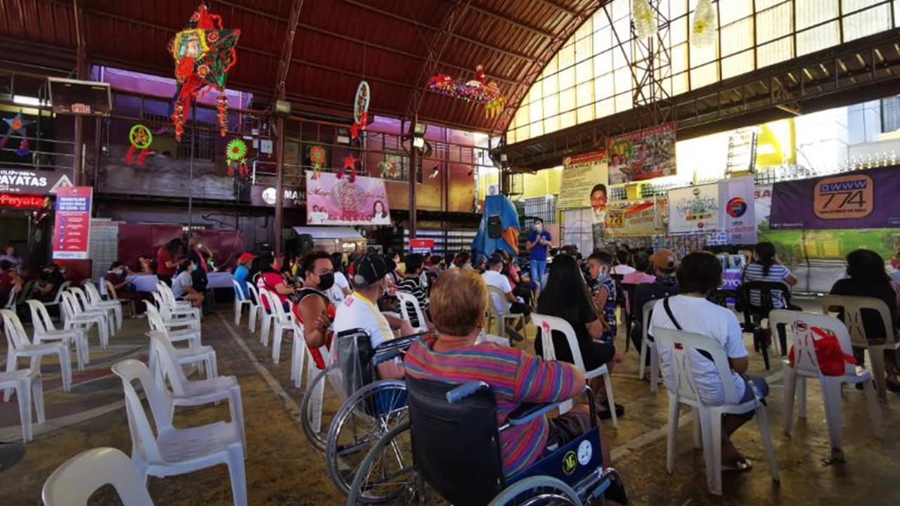 100 pamilya, hinandugan ng regalo sa “Makakarating Ngayong Pasko: The RMN Christmas Thanksgiving Activity” sa QC
