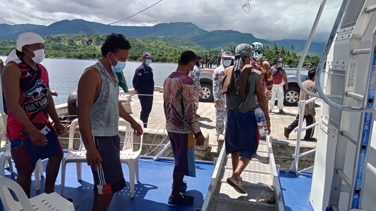 Mga tauhan ng cargo vessel na nakabangga sa bangka ng mangigisda sa Palawan, kinasuhan na