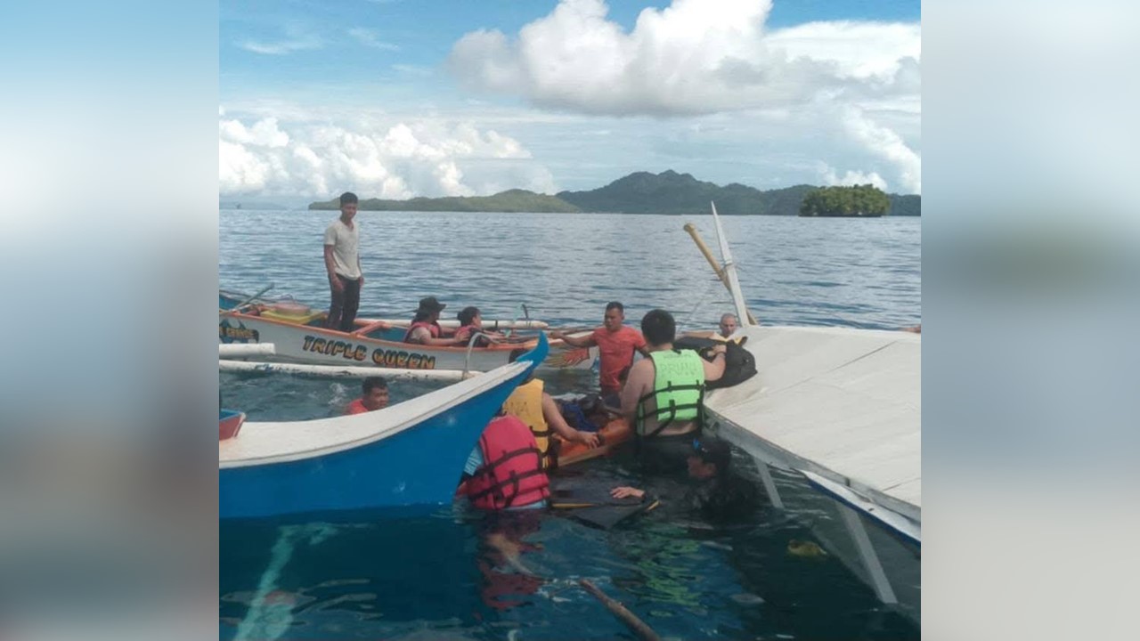 23 katao, narescue ng PCG sa banggaan ng motorbanca attourist boat sa Surigao del Sur