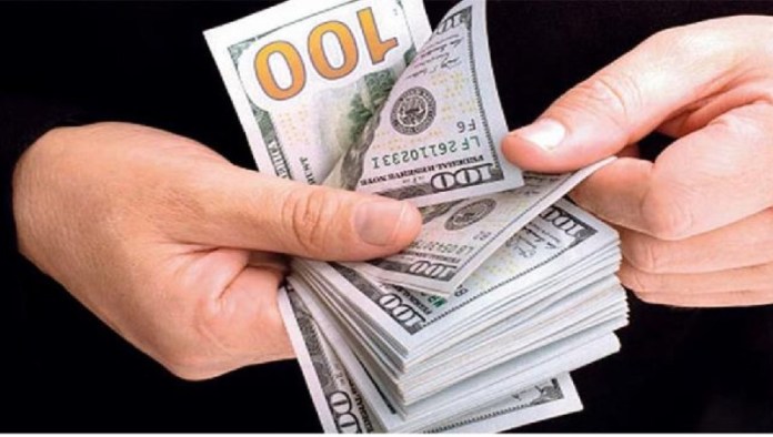 El dólar se cambia para la venta a 63.20 pesos