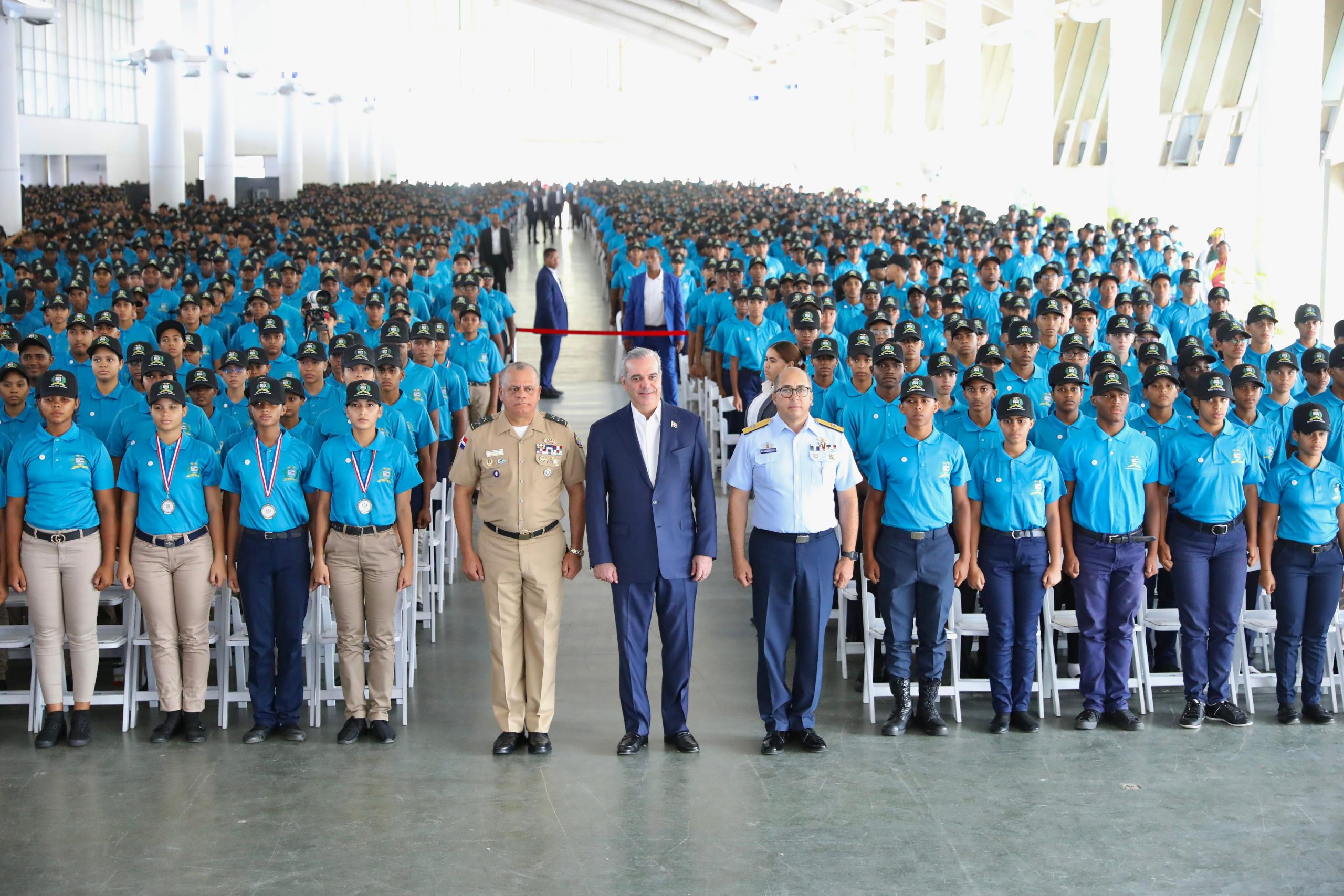 Presidente Abinader encabeza graduación de más de 5 mil jóvenes del Servicio Militar Voluntario