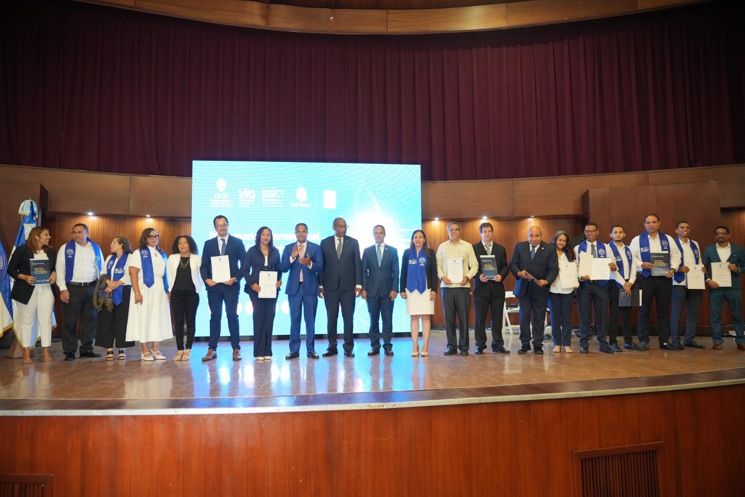 UASD certifica a más de mil profesionales en diplomado sobre inteligencia artificial