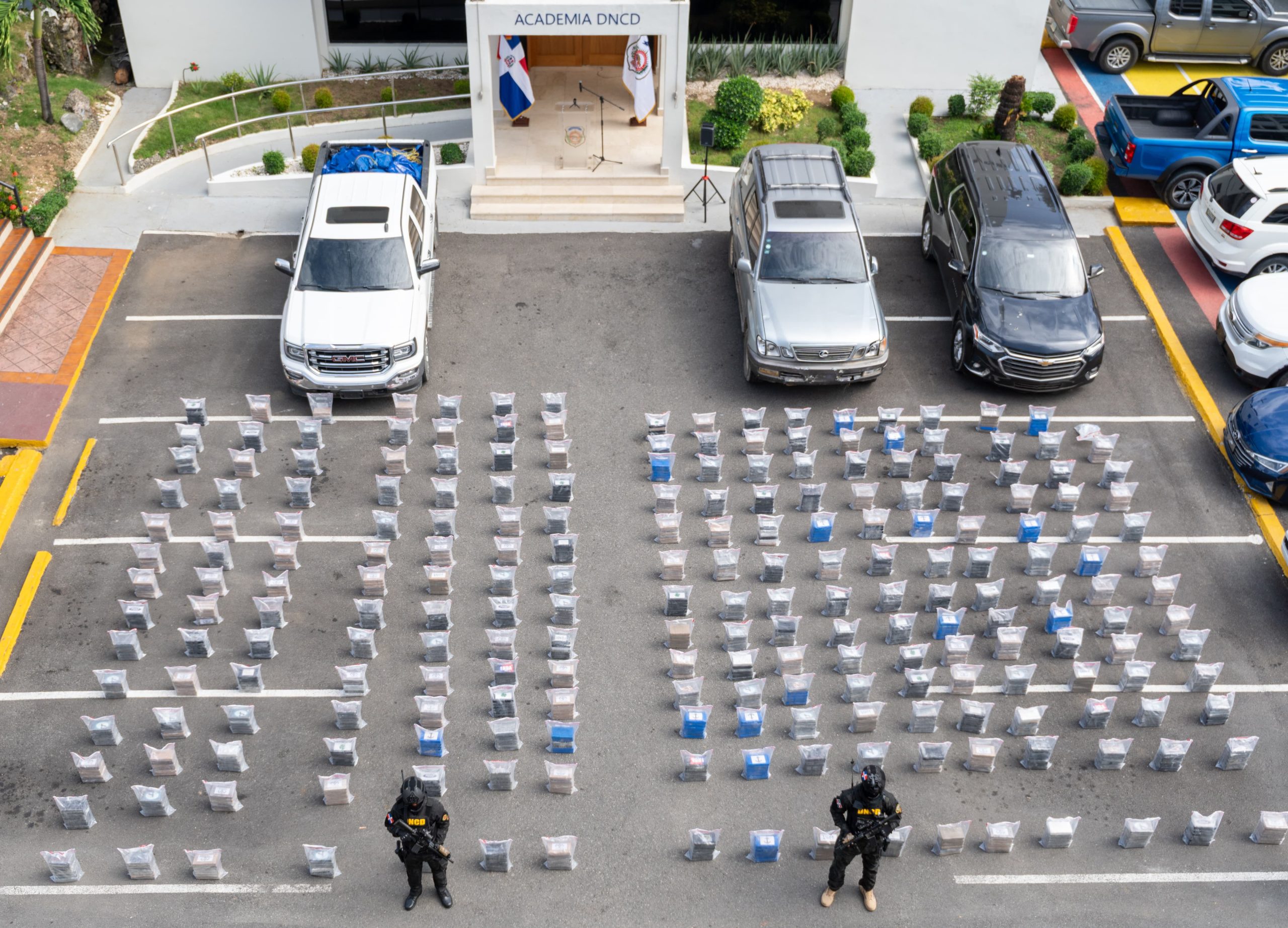 DNCD incauta más de 1.3 toneladas de cocaína tras persecución en San Pedro de Macorís