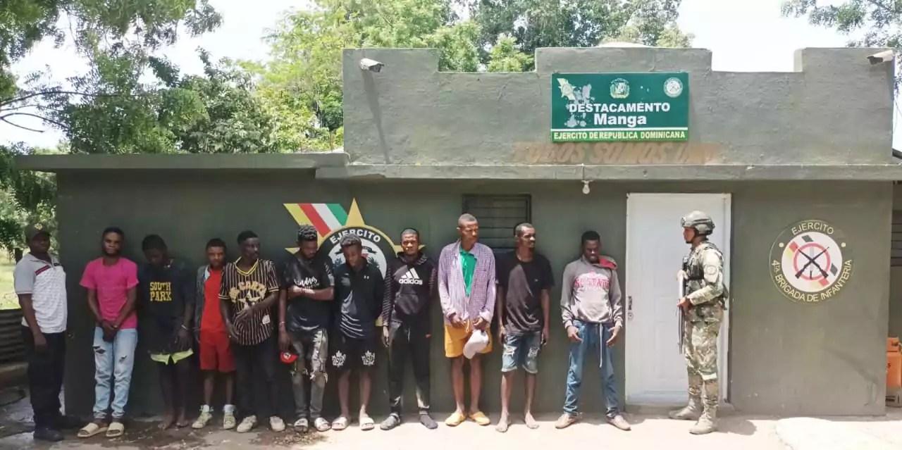 Detienen otro grupo de indocumentados en motocicletas en Montecristi y Dajabón