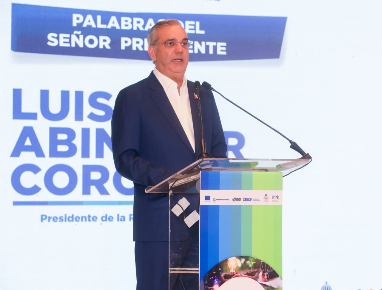 Abinader afirma nueva ley de Contrataciones privilegia a mipymes, mujeres y sectores excluidos
