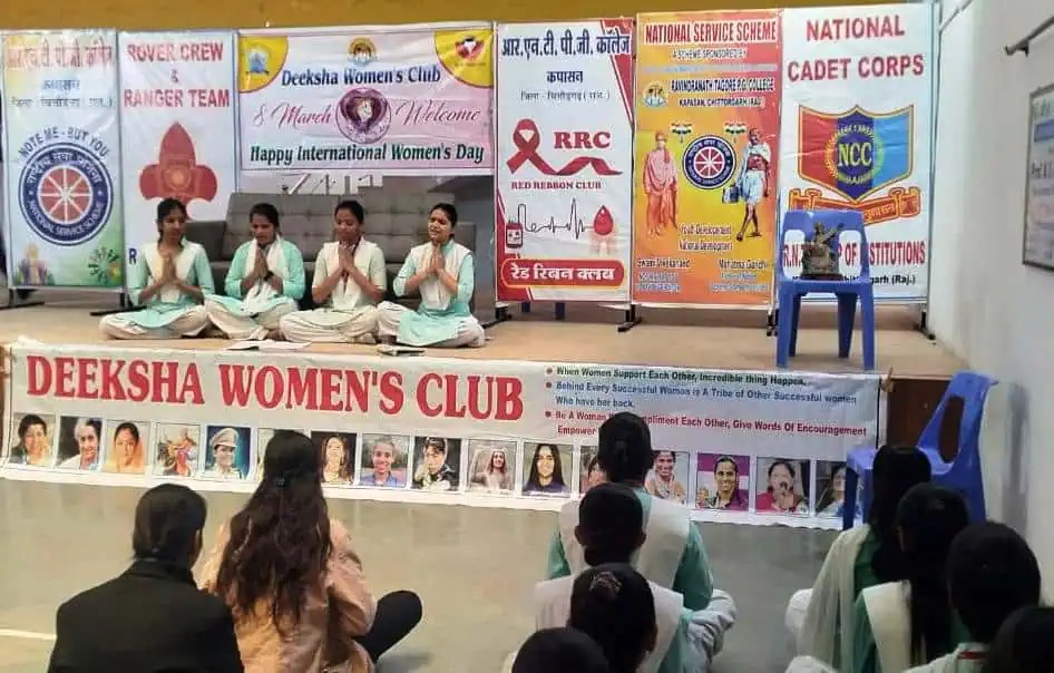 आरएनटी काॅलेज में महिला दिवस पर हुआ संवाद कार्यक्रम