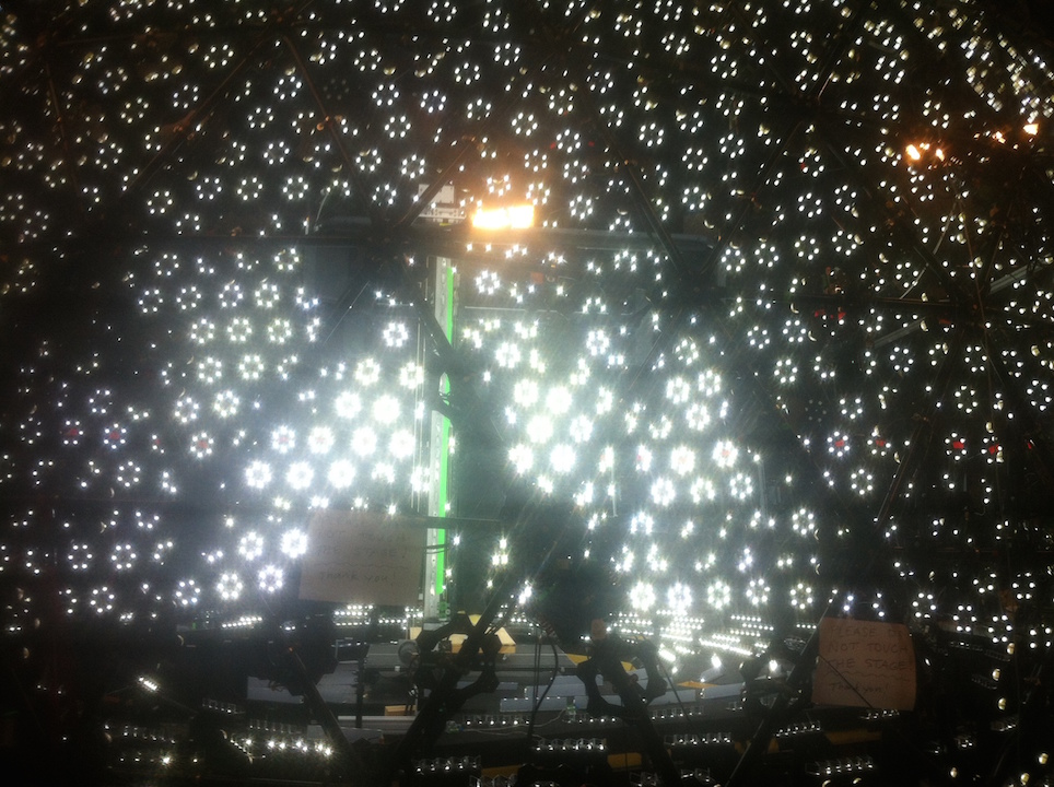 Light stage for high resolution full body scanning