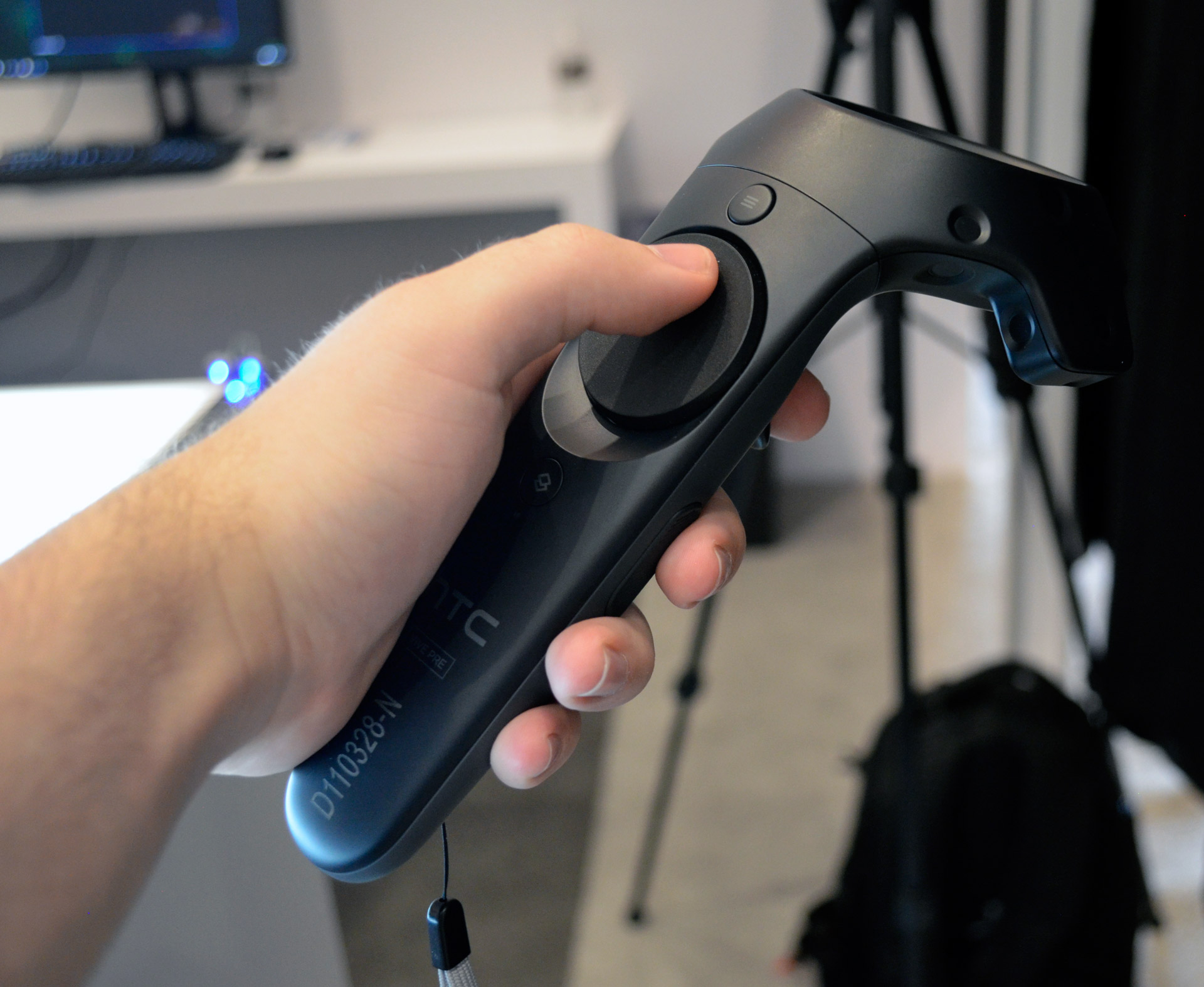 htc-vive-pre-controller-3