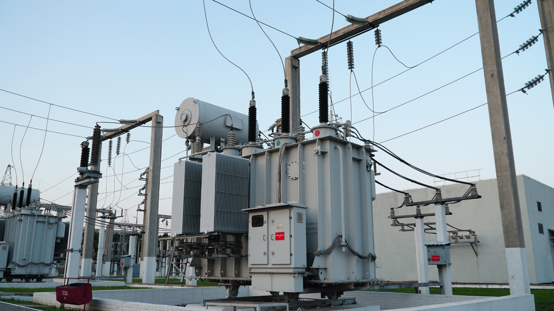 Industrial dielectric oil for electrical insulation