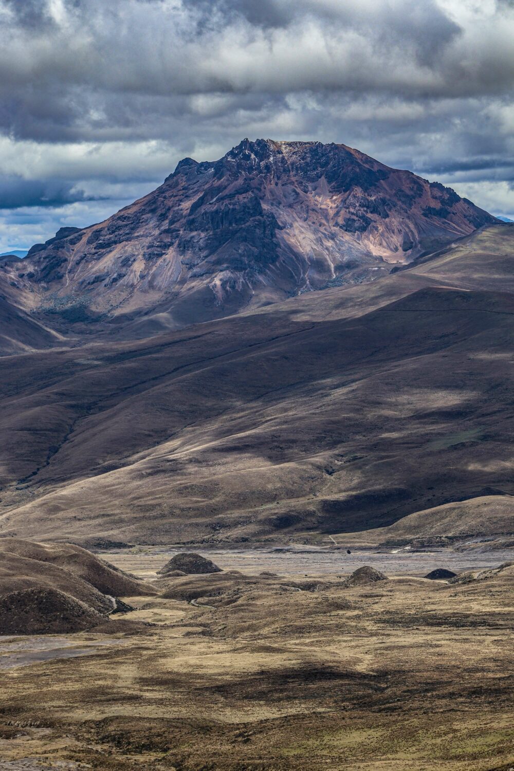 Ecuador travel guides, Ecuador volcano scenery