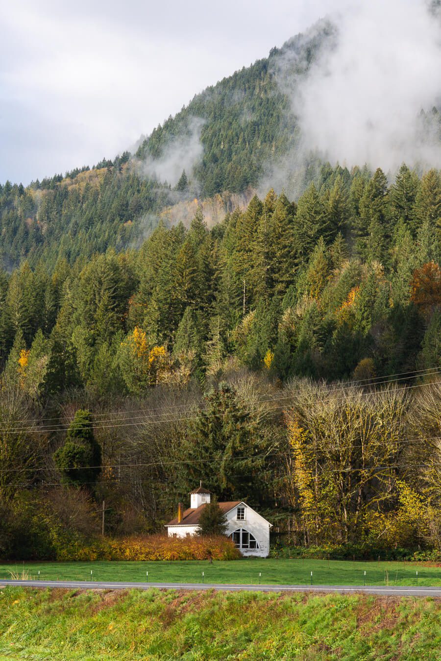 cascade mountains in the fall