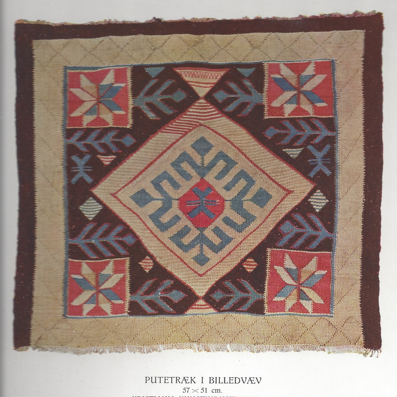 pillow-triangle-diamond