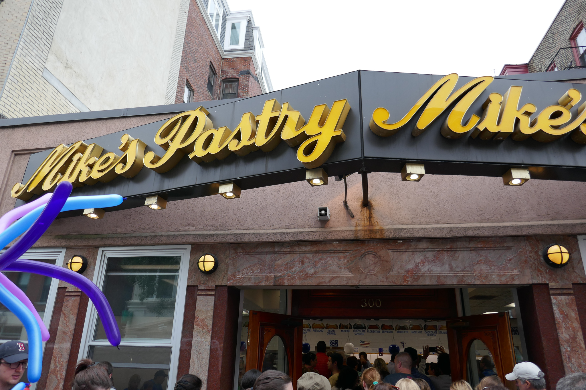 Mike's Pastry