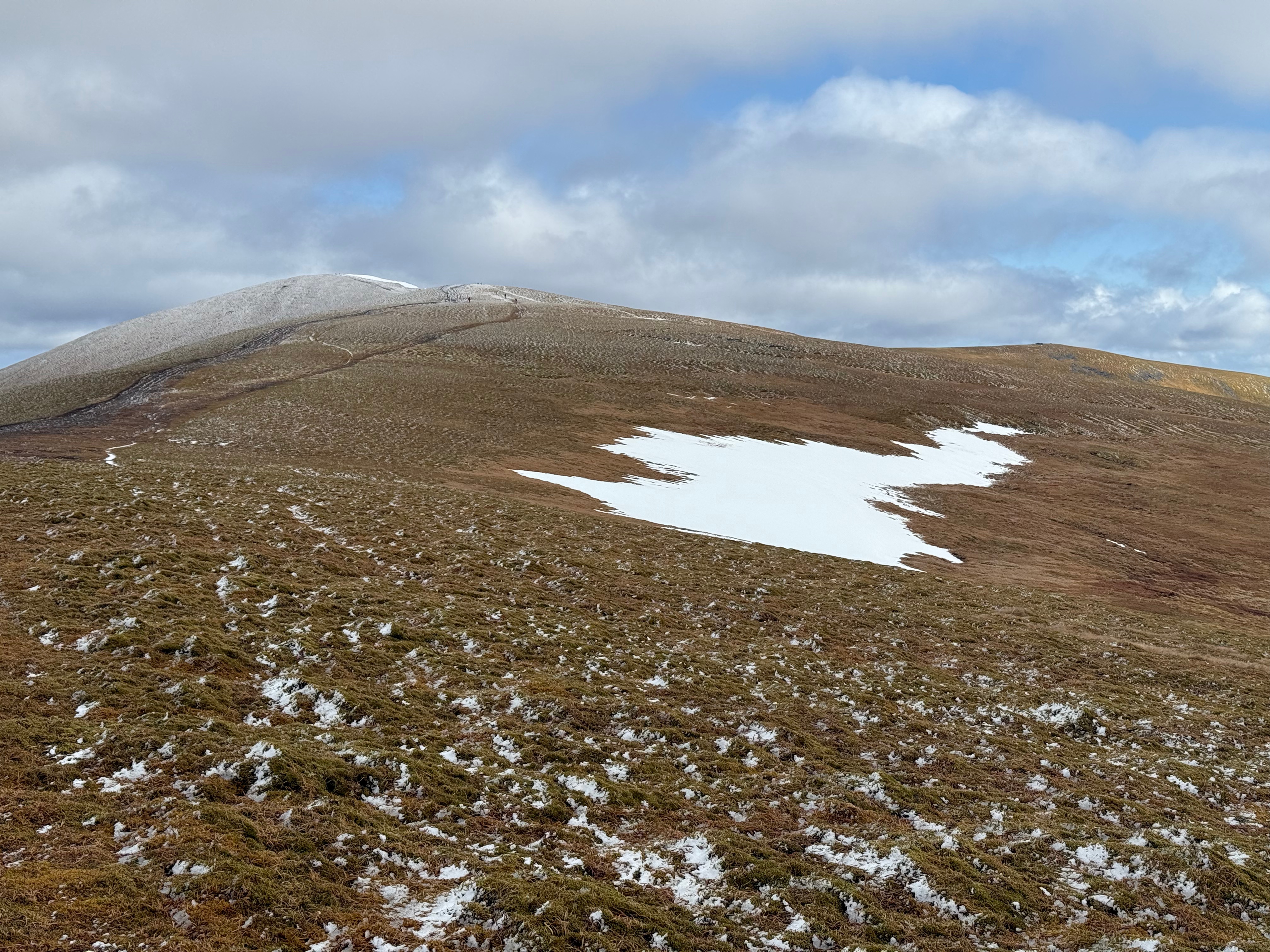 The summit, left of picture, with snow cornice visible (not the big patch on the right)