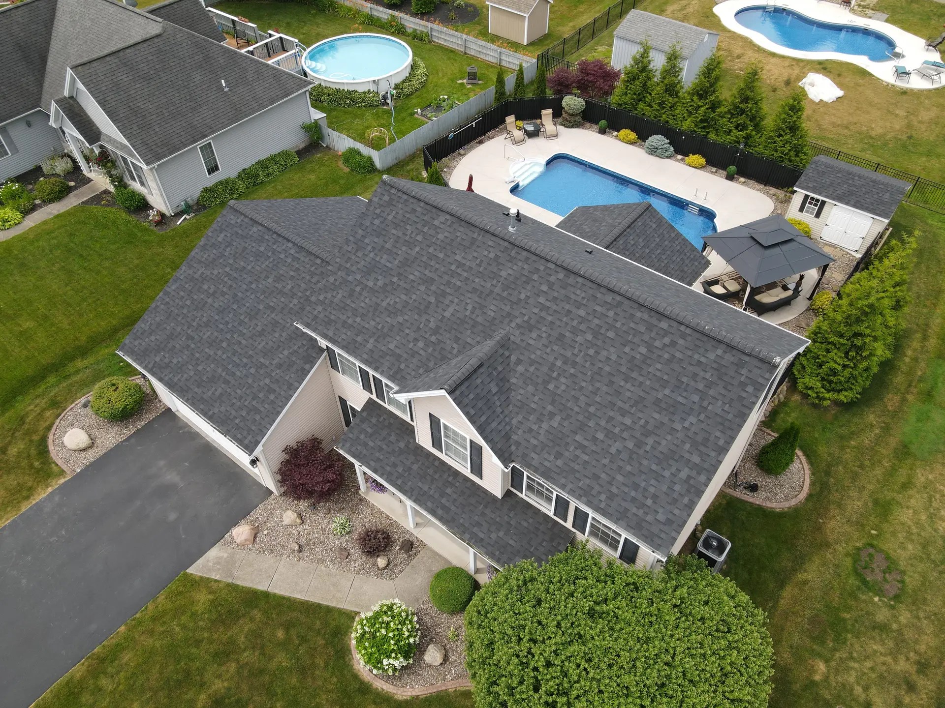 Onyx Black Roof Hilton NY