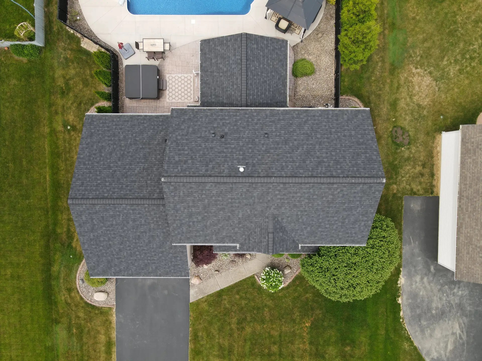 Onyx Black Roof Hilton NY