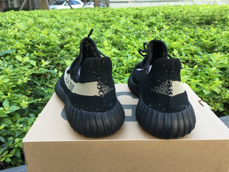 yeezy boost 350 v2 core black white