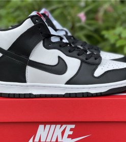 Nike Dunk High "Panda"