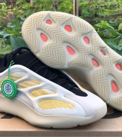 adidas Yeezy 700 V3 "Safflower" - Imagen 2