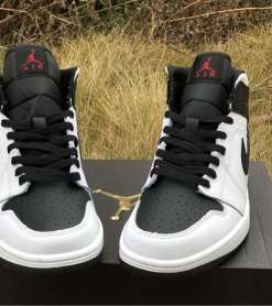 Jordan 1 Mid "Reverse Black Toe" - Imagen 4