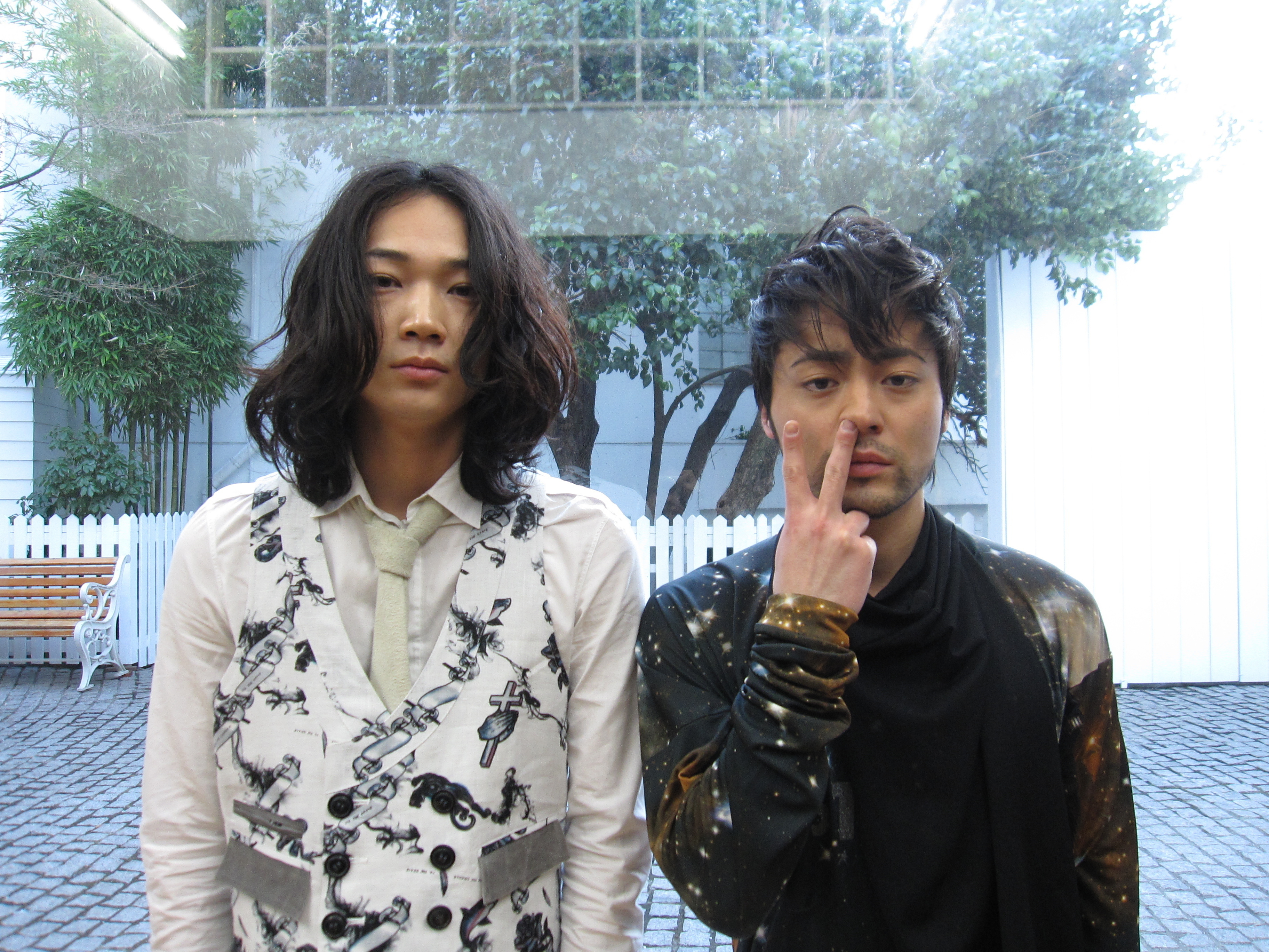 山田孝之×綾野剛が追いかけっこ！ (20110328) CUT 編集部日記 ｜音楽情報サイトrockinon.com(ロッキング・オン ドットコム)