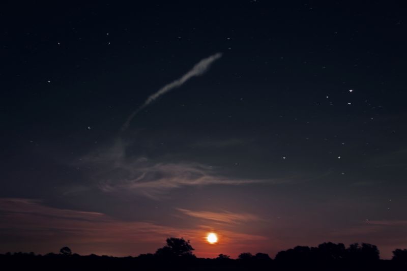 Tn00627974 Redmoon Github - Elegant Minimal Photo - 4K