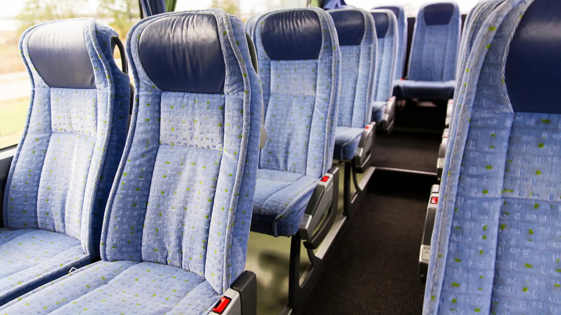 How to Plan a Successful Corporate Retreat with a Bus Rental company
