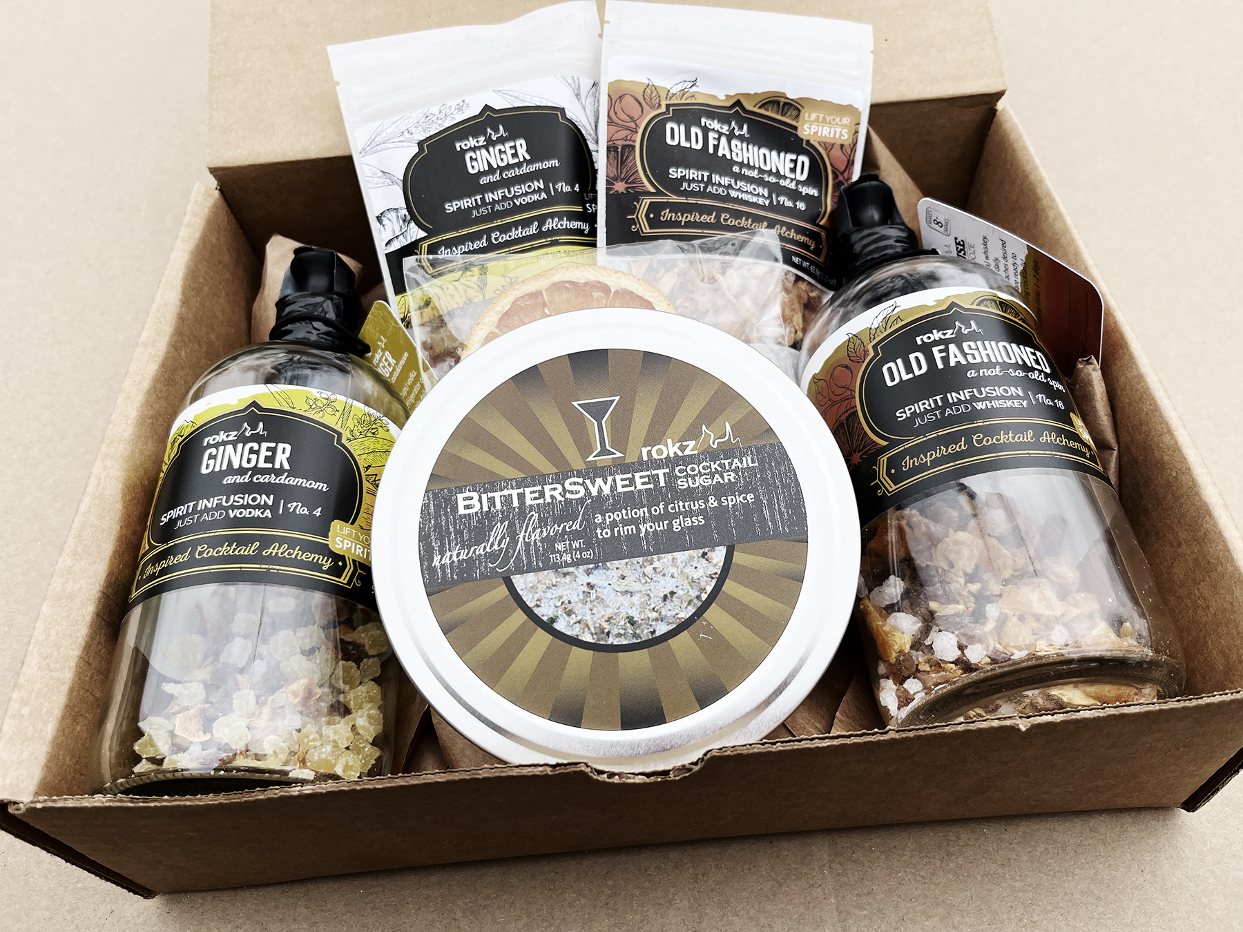 Roxelis Rich and Whiskey 【2個セット】 The Connoisseur's Set - 6 Whiskey Stones & 2 Crystal Glass Gift