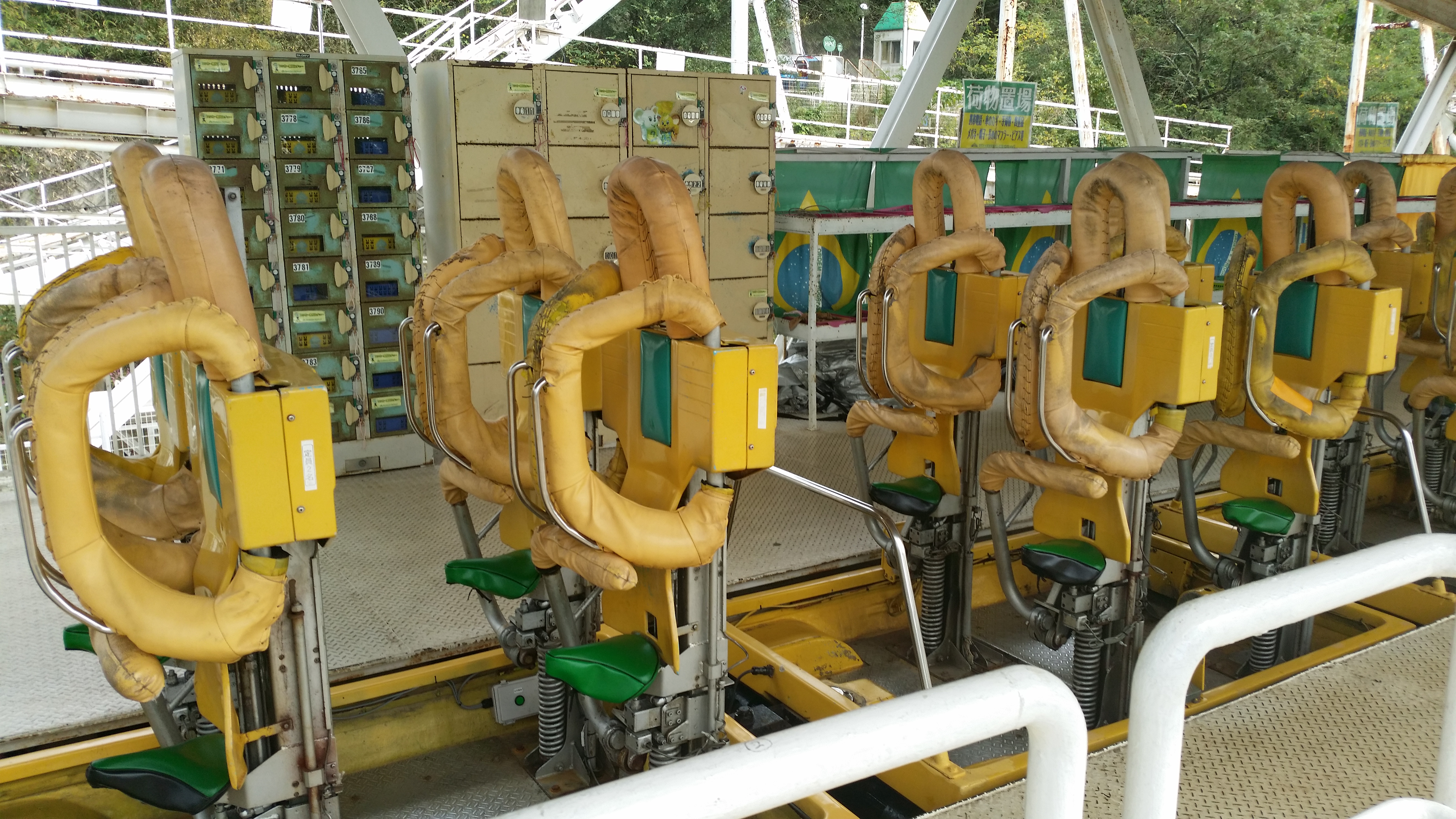 The magic of Japan - a sitting coaster becomes a standing one!