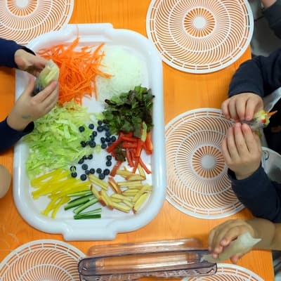 RollingFun-Healthy-Recipe-Rainbow-Rice-Paper-Roll