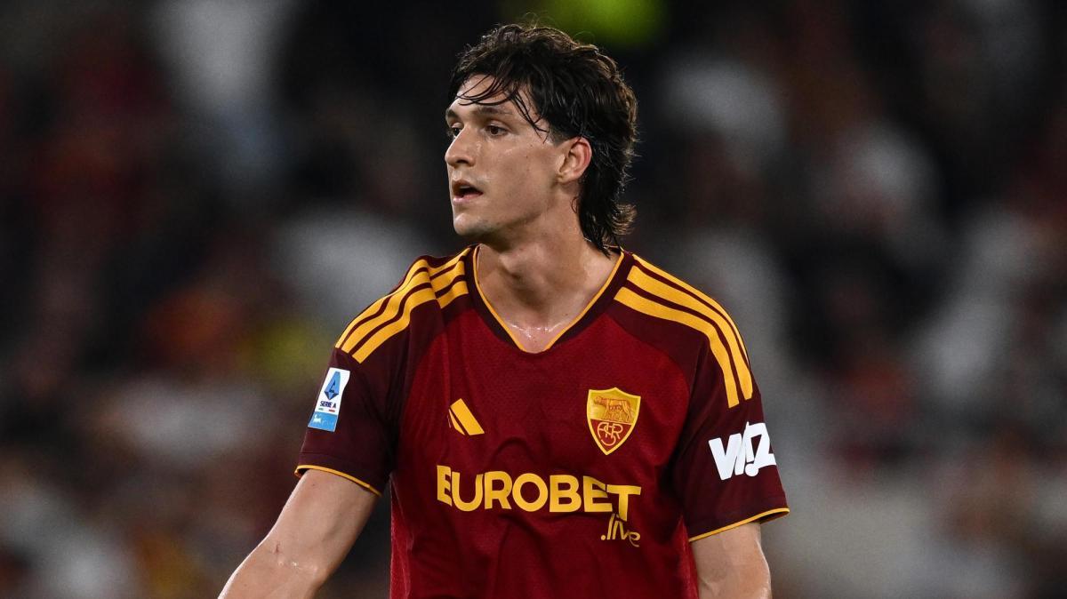 Leonardo Balerdi playing for Roma after rejecting a Boca Juniors return