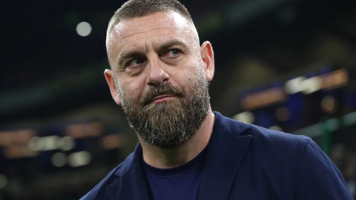 Daniele De Rossi and Gian Piero Gasperini during a Roma–Genoa match