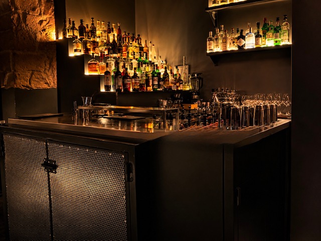 Dangerous Water Brings Prohibition-Era Storytelling to Palma's Sa Gerreria Bar 2