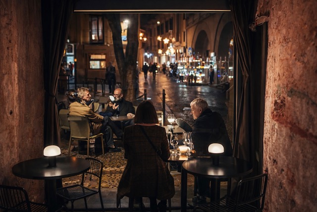 Dangerous Water Brings Prohibition-Era Storytelling to Palma's Sa Gerreria Bar interior