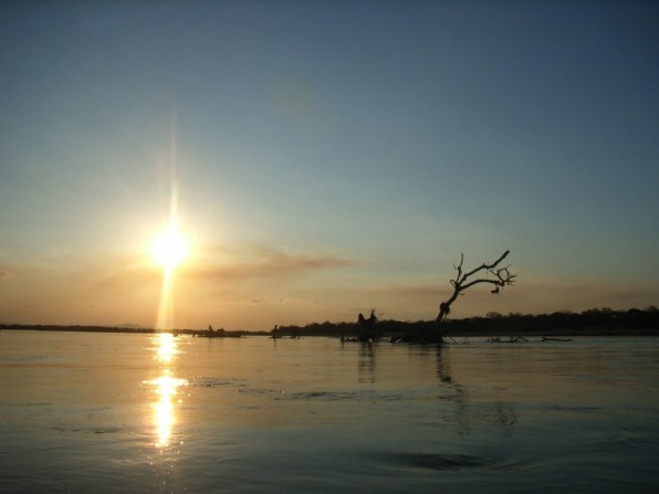 sonnenuntergang in tansania