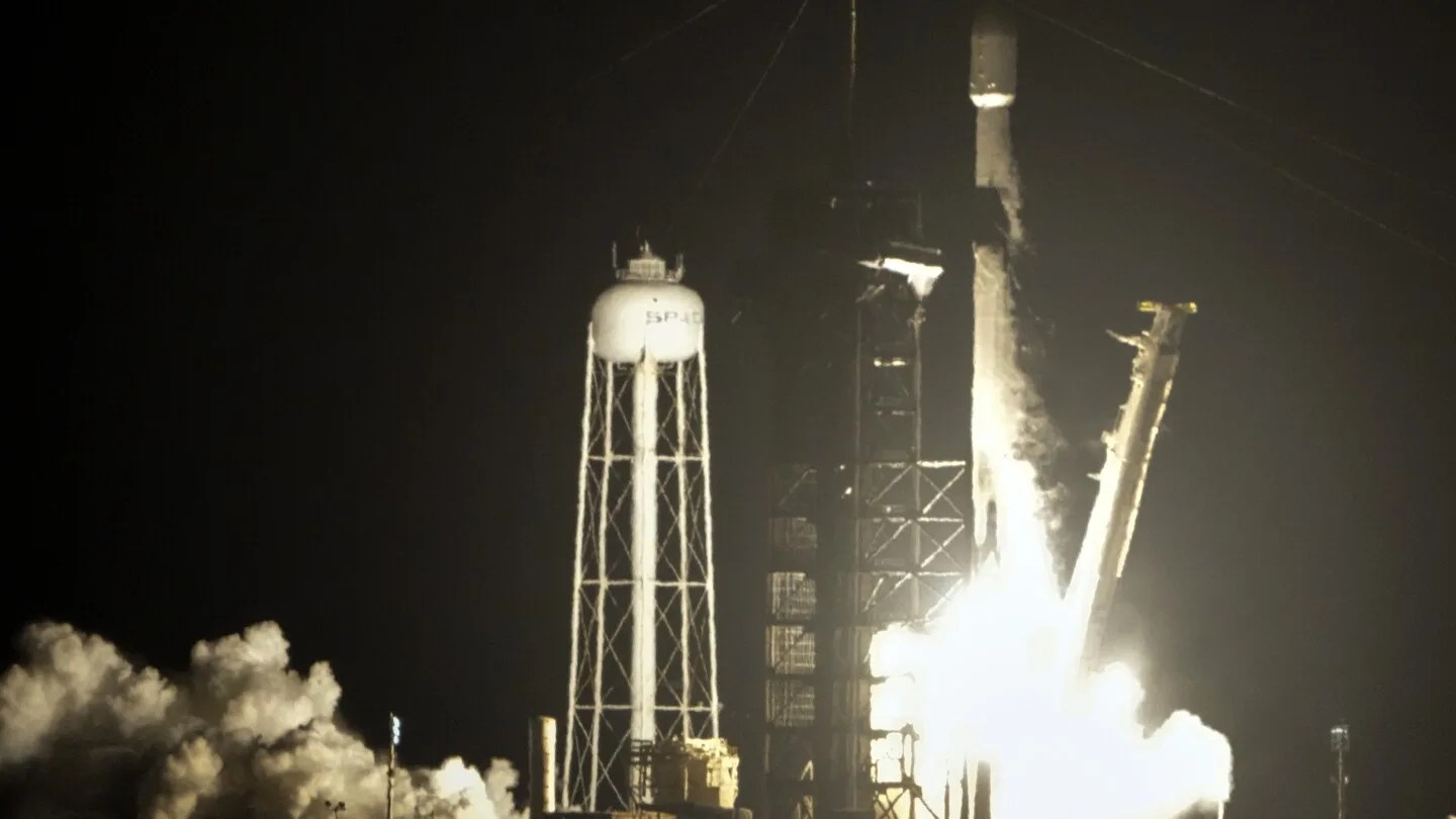SpaceX Sends Dual Lunar Landers on a Mission for the US and Japan