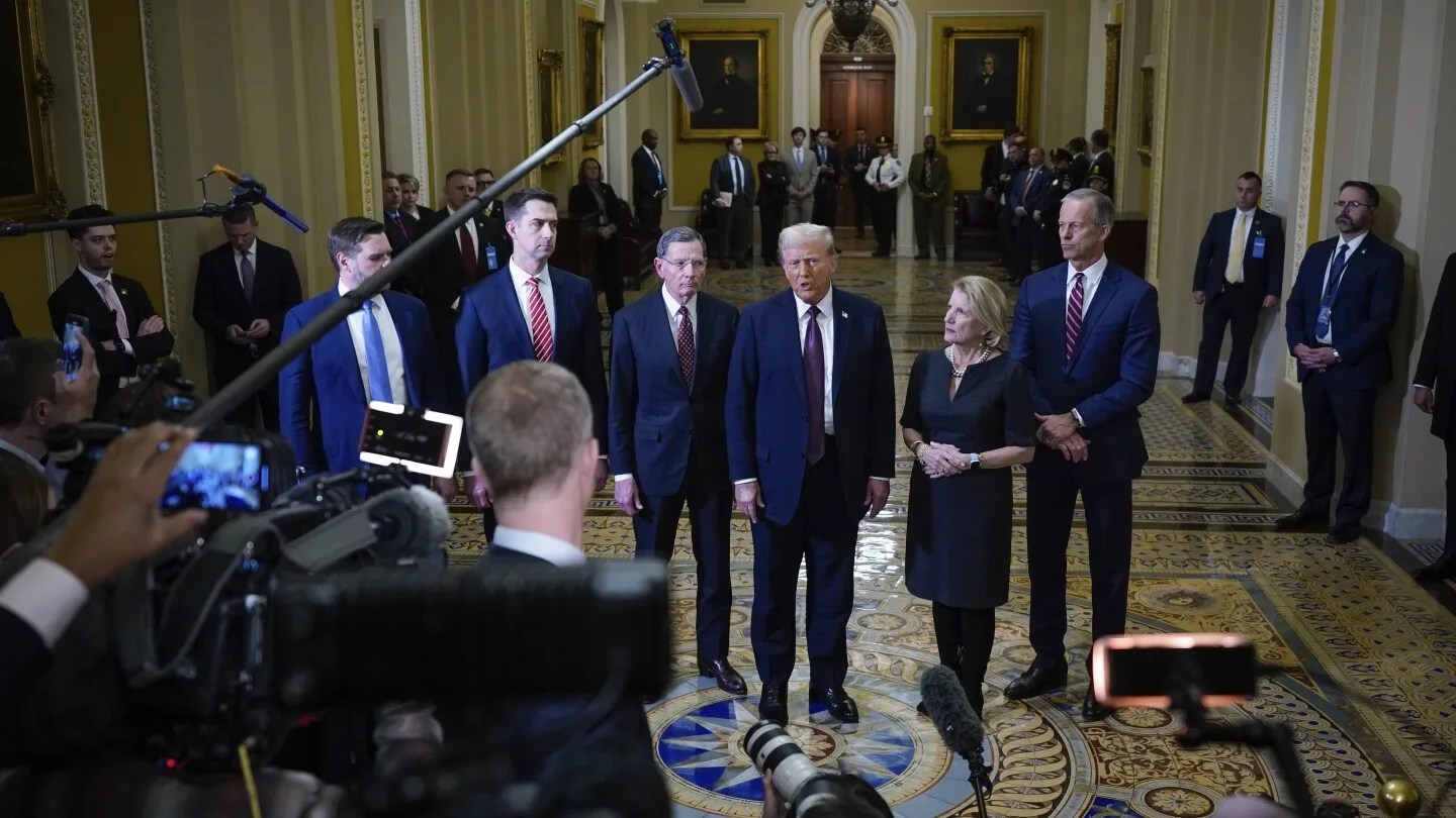 Trump se prepara para implementar 100 decretos sobre la frontera y deportaciones desde su primer día en el cargo.