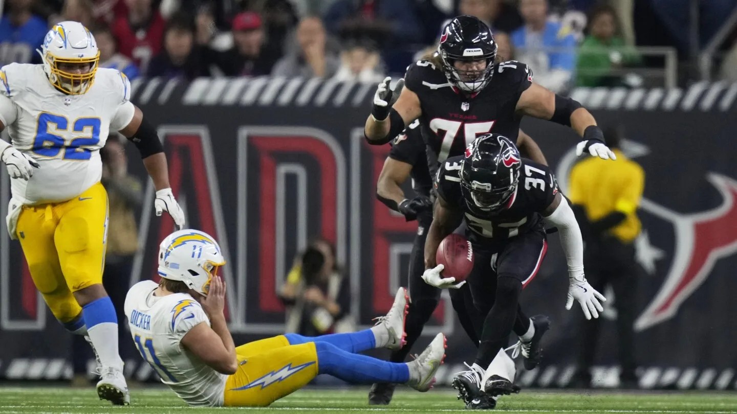 Texans Score Historic 2 Points on Blocked Extra Point Against Chargers