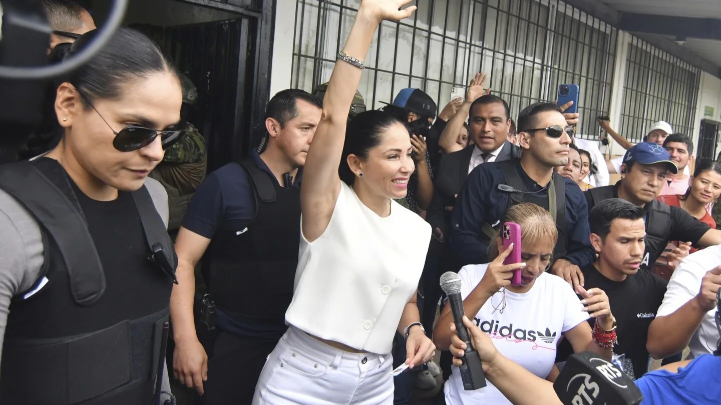 Luisa González: La abogada de izquierda que desafía nuevamente al presidente de Ecuador.