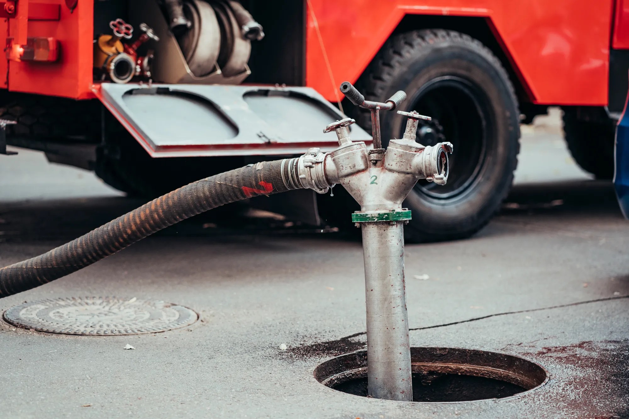 fire-hydrant-use-structure-fire