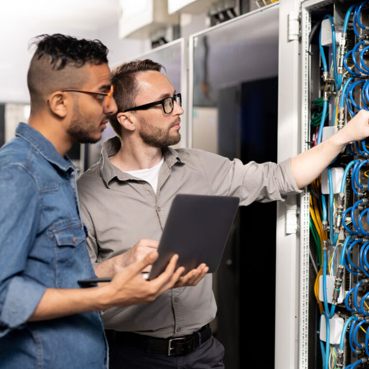 computer-support-specialists-analyzing-network computer support specialists analyzing network