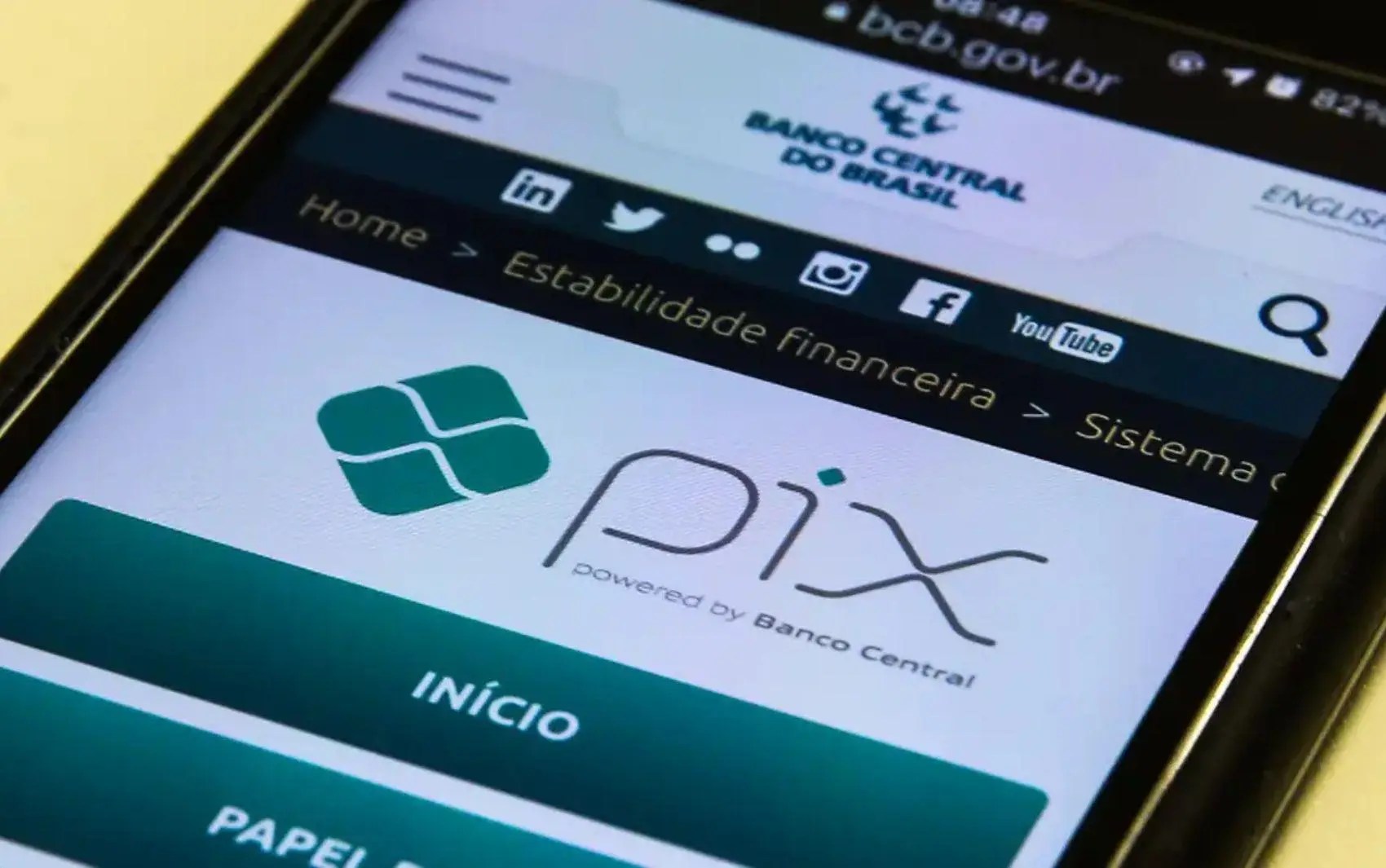 Banco Central Dá um Freio de Mão no Pix Crédito: A Batalha com o Cartão Vai Esperar