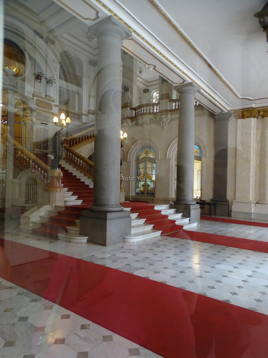 THEATRO MUNICIPAL (ŞEHİR TİYATROSU)