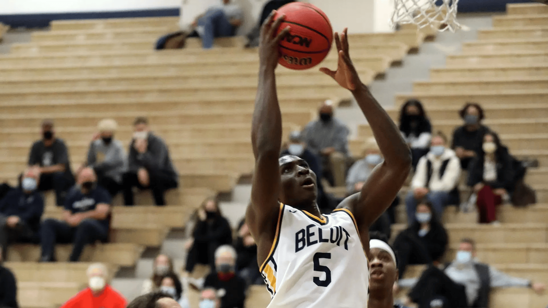 Basketball Splits Two Games