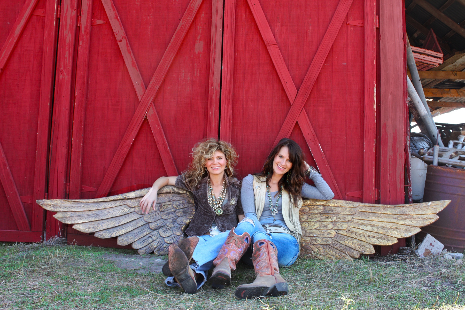 Beloved junk gypsy sisters team up with qvc, bring round top magic to