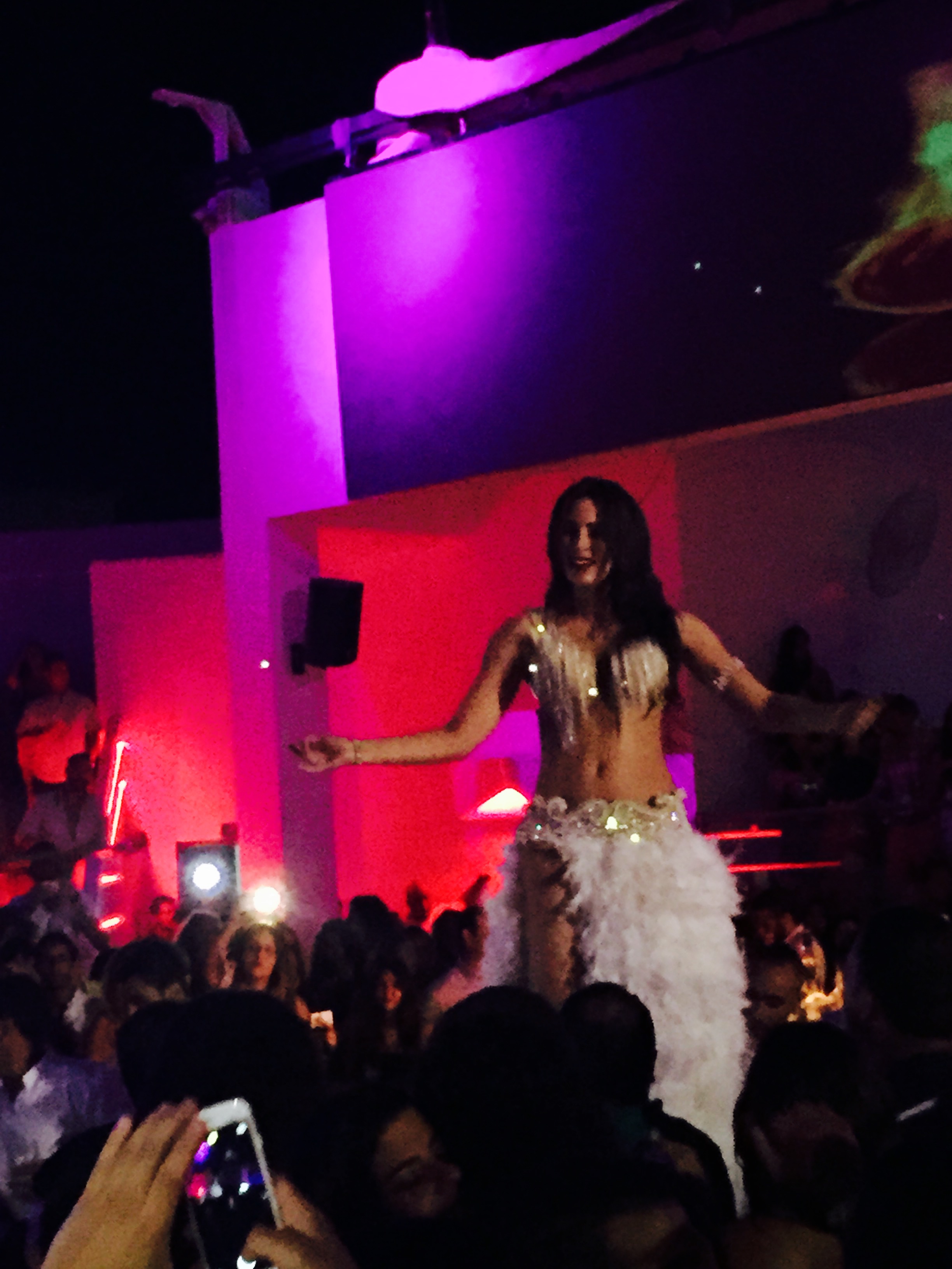 Bellydance at a club in the North Shore