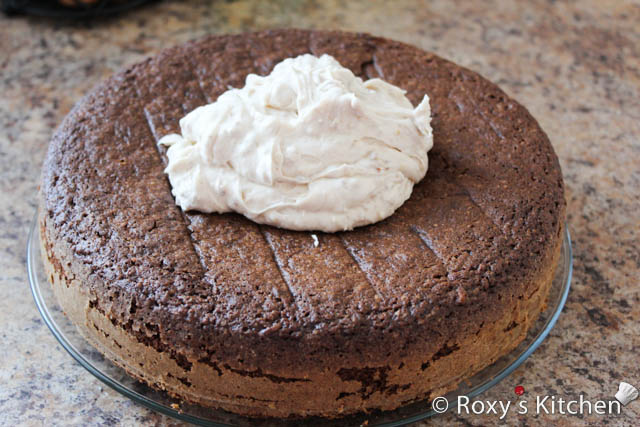 Cream Cheese Frosting with Peacans