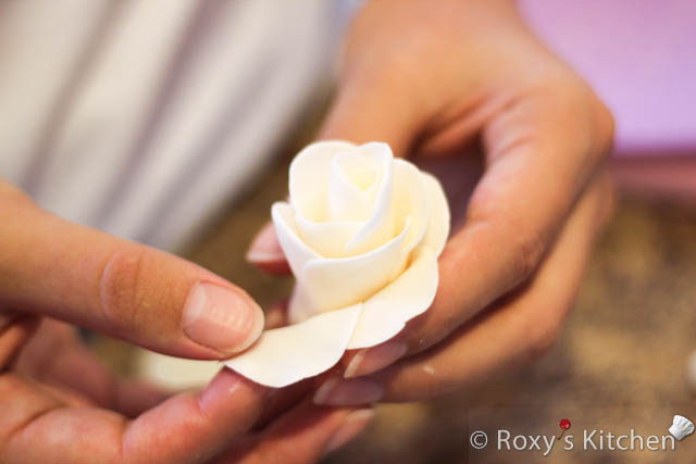 Attach all the remaining petals in a similar way.