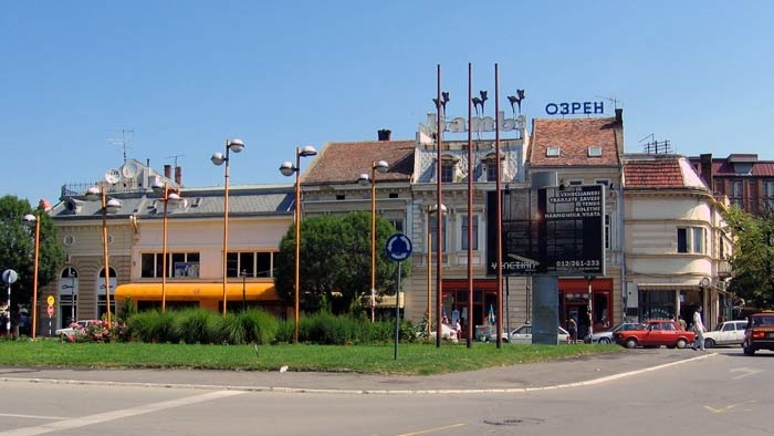 Garniture regali dečije sobe trpezarije dušeci.;dušeci; Pozarevac Poklanja Maturantima Zurku S Go Go Igracicama